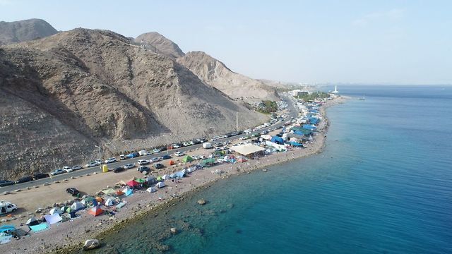 Eilat coastline before the cleanup (Israel Nature and Parks Authority)
