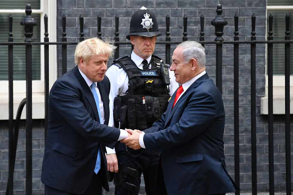 פגישת בנימין נתניהו ובוריס ג'ונסון בלונדון (צילום: AFP)