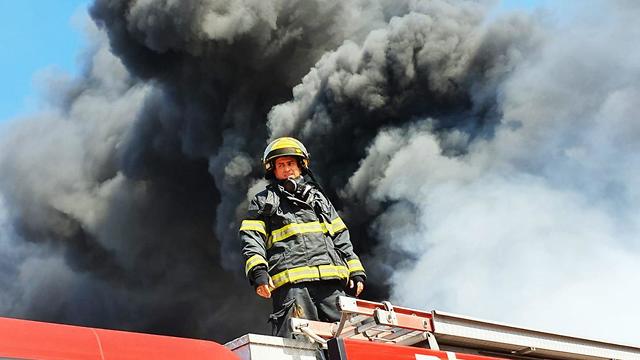 Тушение пожара в Хайфе. Фото: Гиль Нехуштан