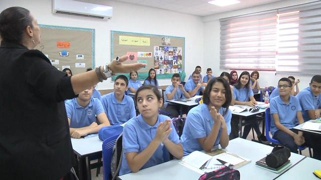 מורים יהודים מלמדים בבית ספר במגזר הערבי (צילום: שמוליק דופור)