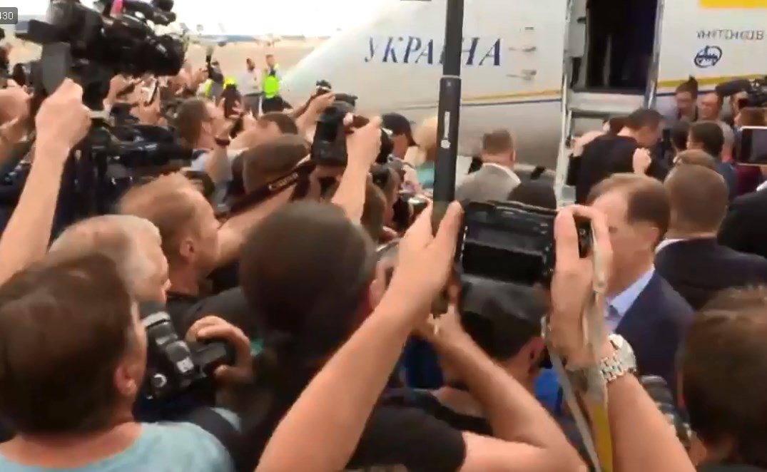 Встреча пленных в Киеве. Кадр видео UNN 