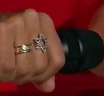 טבעת של מגן דוד על ידה של שוהדה דאוויט