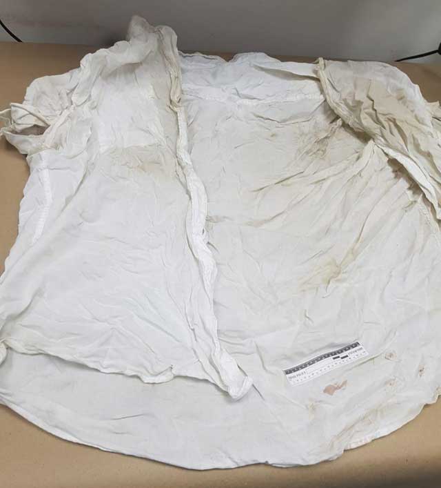 Окровавленная рубашка преступника. Фото: пресс-служба полиции