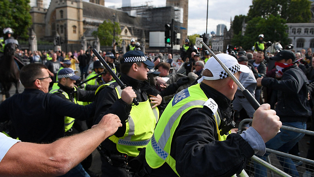 מתנגדי ברקזיט הפגנות לונדון בריטניה (צילום: AFP)