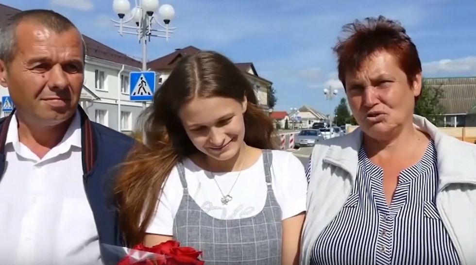 בלארוס רוסיה צעירה מצאה את ההורים 20 שנה אחרי שאיבדה את אבא ב רכבת ()