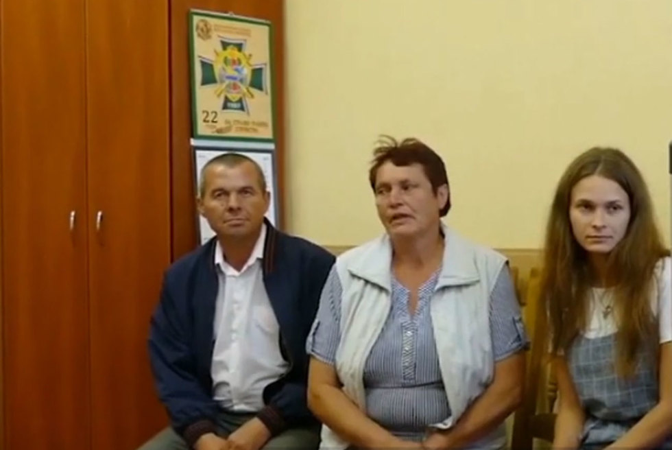 בלארוס רוסיה צעירה מצאה את ההורים 20 שנה אחרי שאיבדה את אבא ב רכבת ()