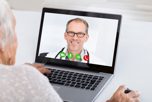 Видеочат с врачом снижает риск взаимного заражения больных. Фото: shutterstock