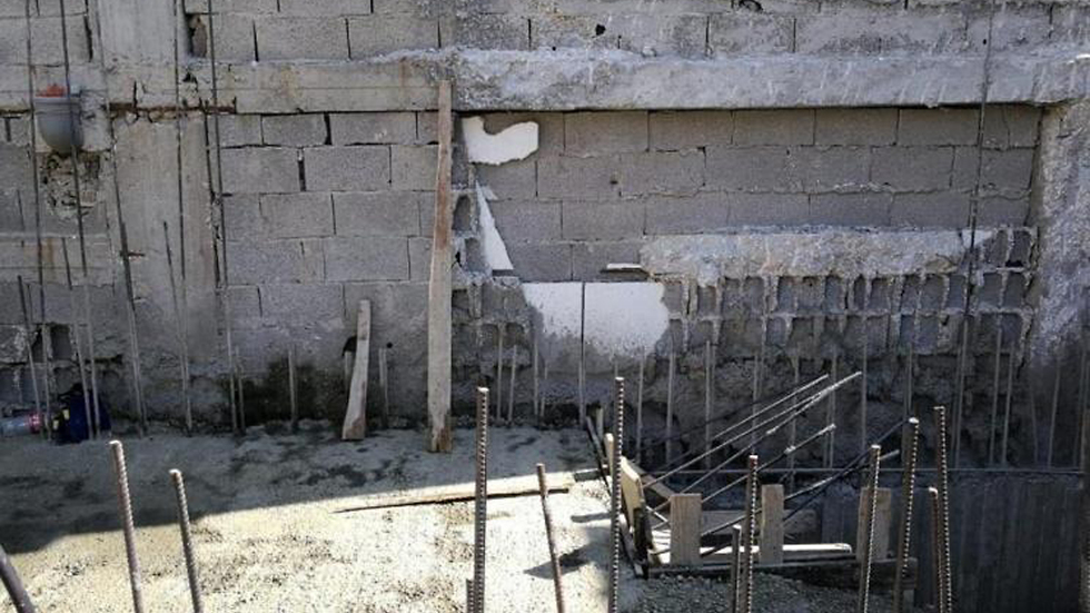 Строительные работы на месте снесенного дома террориста
