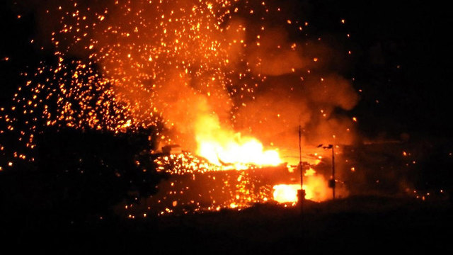 תיירים ב מלון נפצעו פיצוצים ב בסיס של צבא טורקיה בעיר קירניה צפון קפריסין (צילום: EPA)