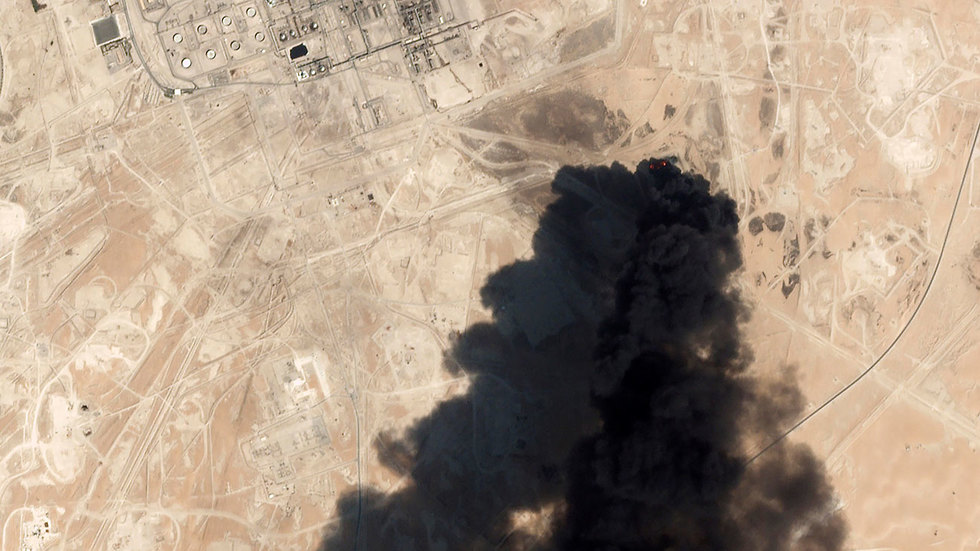 תיעוד לוויין תקיפה ב מתקן נפט באבקיק סעודיה (צילום: AP)