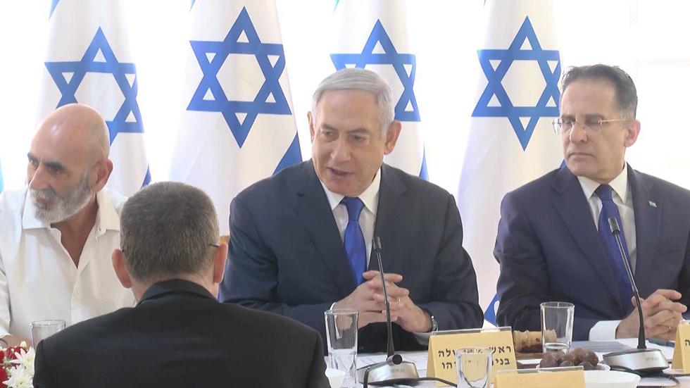 Prime Minister Benjamin Netanyahu holds cabinet meeting in the Jordan Valley (Photo: Moshe Mizrahi)