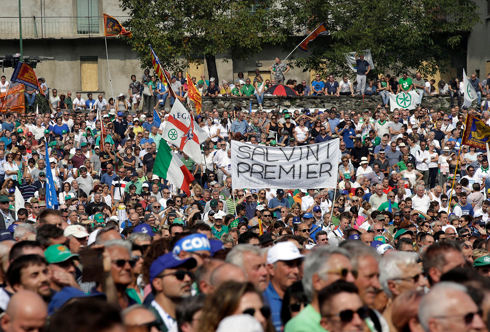 עצרת תמיכה ב מתיאו סלביני ב לומברדיה צפון איטליה (צילום: AP)