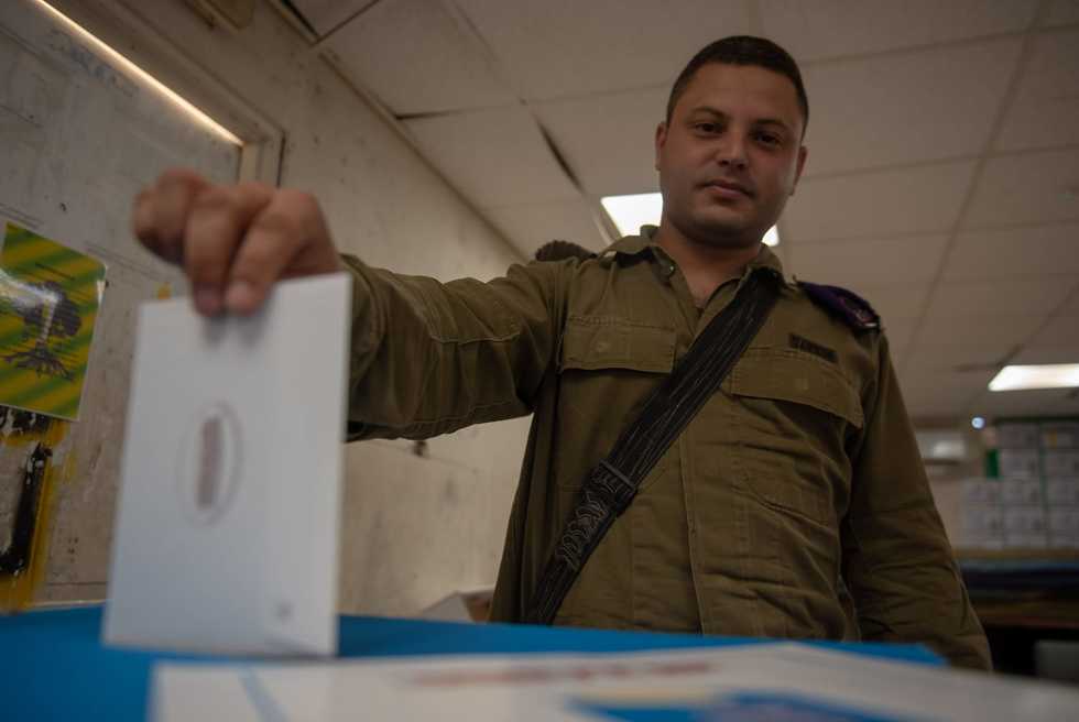 Голосование в воинской части. Фото: пресс-служба ЦАХАЛа