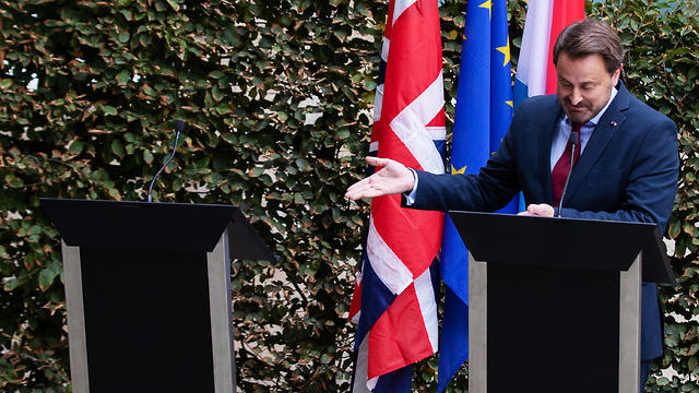 ג'ונסון עם קסאבייה בטל ראש ממשלת לוקסמבורג (צילום: Getty Images)