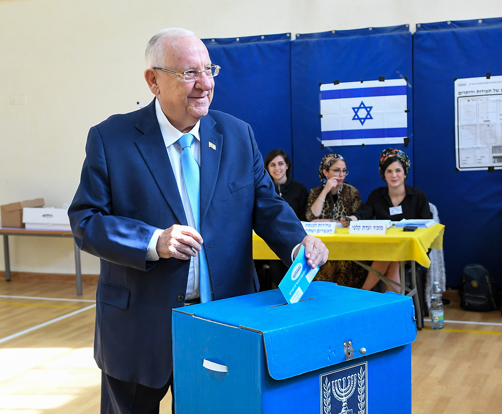 President Reuven Rivlin votes in Jerusalem in Tuesday's elections (Photo: Rafi Kotz)