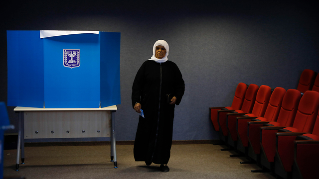 A woman votes in the September 17, 2019 elections at a polling station in Kafr Manda (Photo: AP)