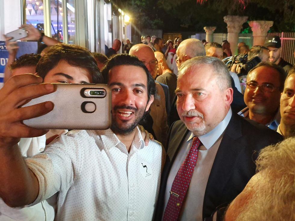 Avigdor Liberman with supporters on the campaign trail (Photo: Adir Yanko)