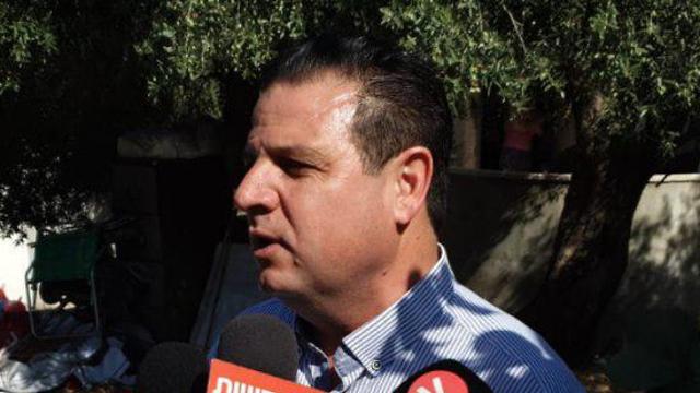 Ayman Odeh talks to reporters outside his Haifa home, the day after the Sept. 17 elections (Photo: Gil Nachshon)