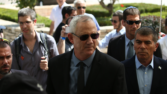 Blue and White leader Benny Gantz arrives at memorial service for lat President Shimon Peres (Photo: Ohad Zwigenberg)
