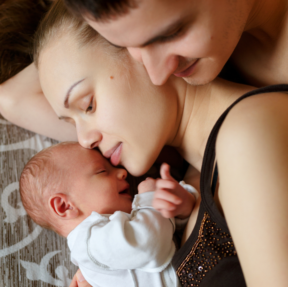 זוג ותינוק (צילום: Shutterstock)