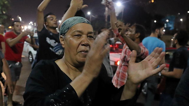 הפגנות מחאה ב קהיר מצרים נגד נשיא עבד אל פתאח א סיסי (צילום: רויטרס)