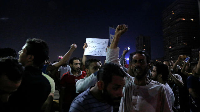 הפגנות במצרים נגד הנשיא א-סיסי (צילום: AFP)