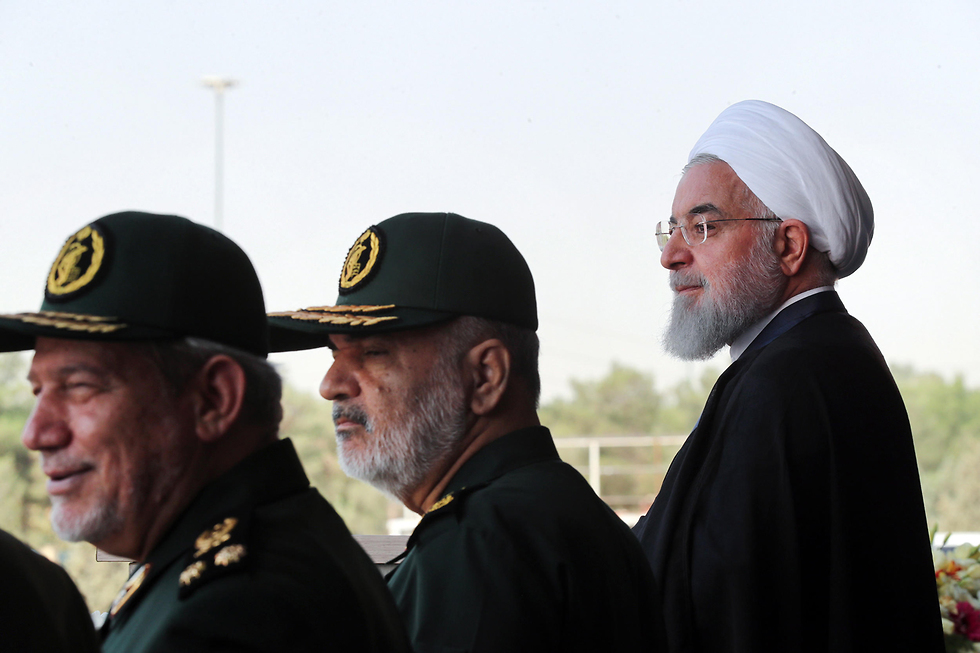 טהרן מצעד צבאי איראן הנשיא חסן רוחאני (צילום: EPA)