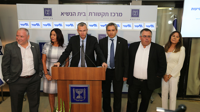 Likud ministers endorse Netanyahu at meeting with President Rivlin (Photo: Amit Shabi)