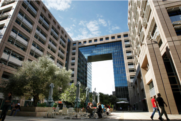 בניין משרדים רמת החייל תל אביב (צילום: עמית שעל)