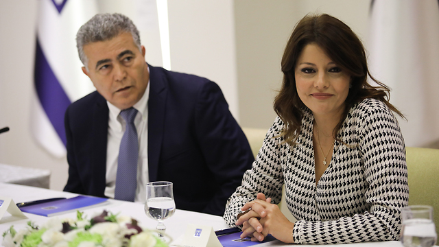  Labor Chairman Amir Peretz and Gesher leader Orly Levy-Abekasis  (Photo: Flash 90)