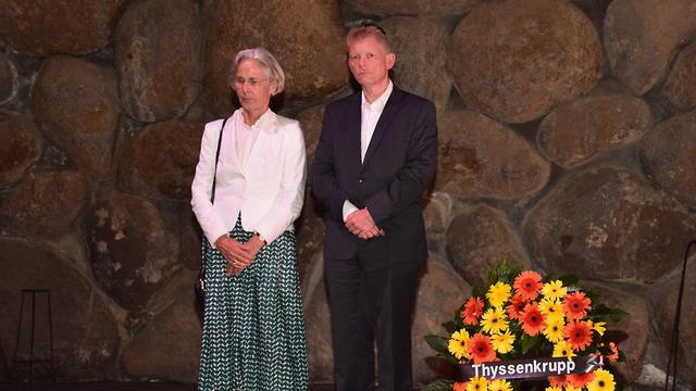 Thyssenkrupp CEO Guido Kerkhoff alongside German Ambassador Dr. Susanne Wasum-Rainer at Yad Vashem (Photo: Yad Vashem)