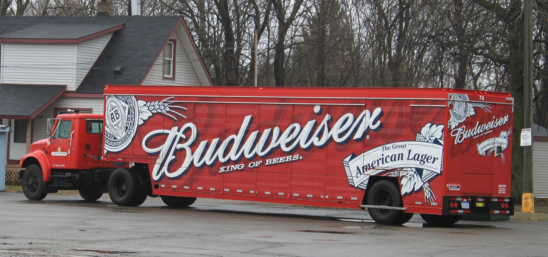 Фургонс с пивом Budweiser, США. Фото: пресс-служба