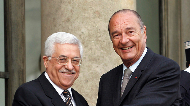 Jacques Chirac and Mahmoud Abbas (Photo: AP)