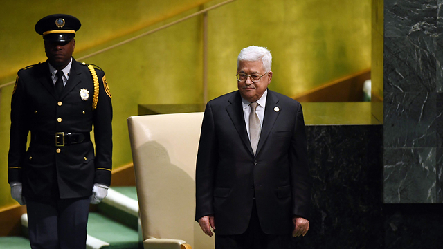 מחמוד עבאס, אבו מאזן ראש הרשות הפלסטינית נואם במליאת עצרת האו״ם (צילום: AFP)