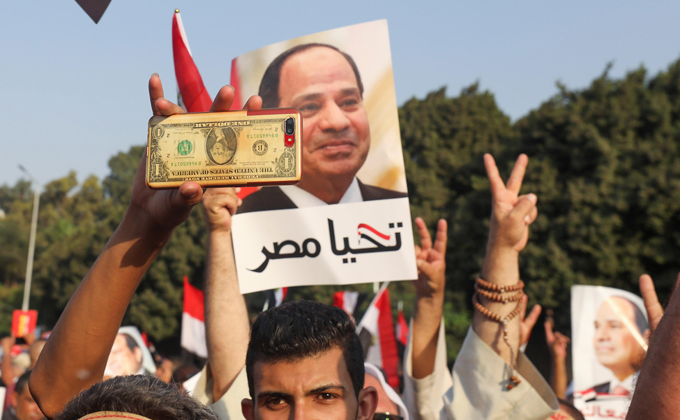 הפגנה בקהיר בעד נשיא מצרים עבד אל-פתאח א-סיסי (צילום: רויטרס)