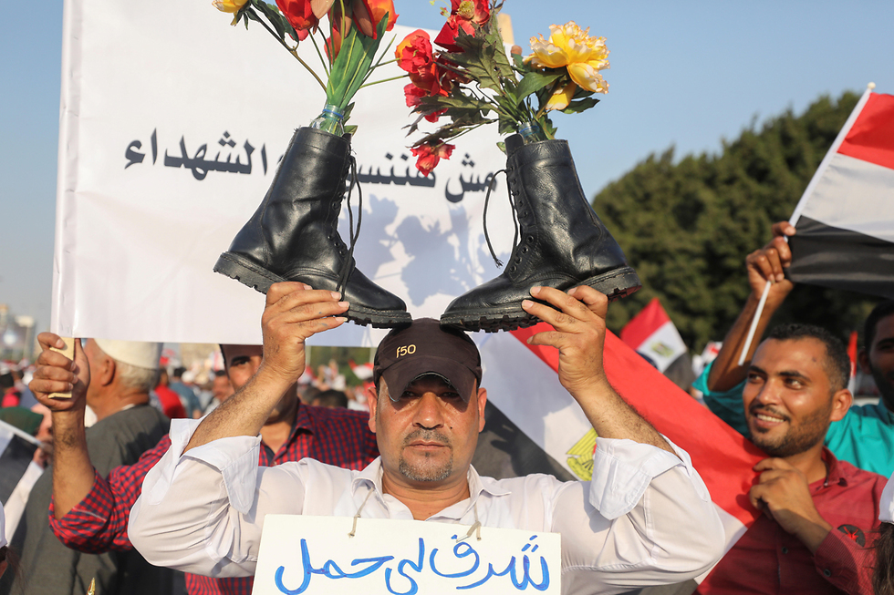 הפגנה בקהיר בעד נשיא מצרים עבד אל-פתאח א-סיסי (צילום: רויטרס)