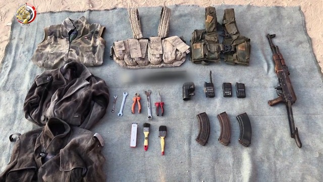 Оружие, найденное на базах террористов на Синае. Фото: египетская армия