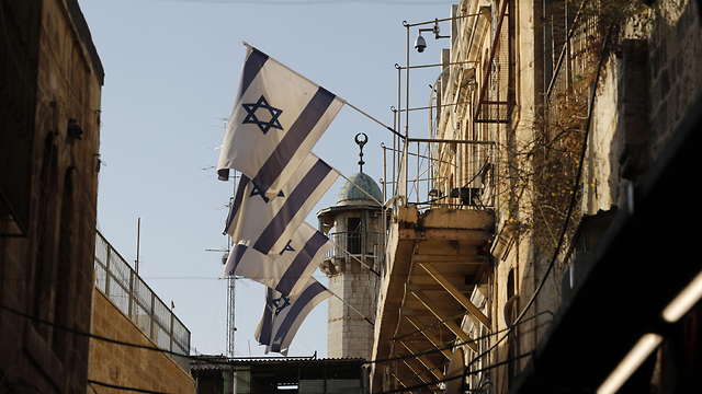חגי תשרי דגל דגלי ישראל ב ירושלים סמוך למסגד  (צילום: AFP)