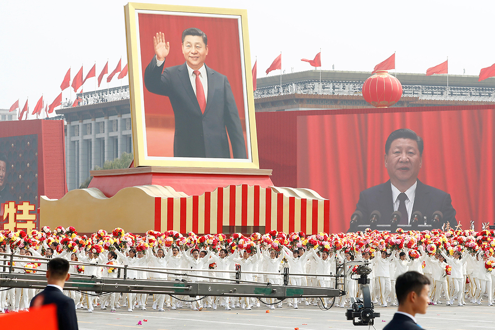 חגיגות ה 70 שנה להקמת סין המודרנית הקומוניסטית ב כיכר טיין אן מן בייג'ינג (צילום: רויטרס)