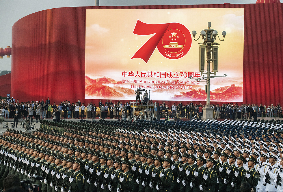 חגיגות ה 70 שנה להקמת סין המודרנית הקומוניסטית ב כיכר טיין אן מן בייג'ינג (צילום: gettyimages)
