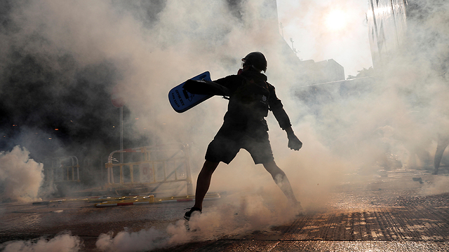 מהומות בהונג קונג  (צילום: רויטרס)