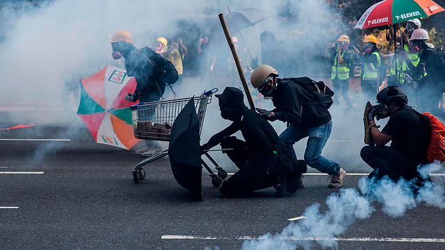 מהומות בהונג קונג  (צילום: AFP)