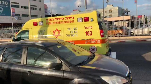  רוכב אופנוע כבן 30 נהרג כאשר פגע בעמוד, ברחוב האשלג סמוך למכון הטיהור בחיפה (צילום: תיעוד מבצעי מד