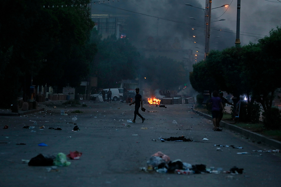 עיראק בגדד נפגעים ב הפגנה  (צילום: AP)