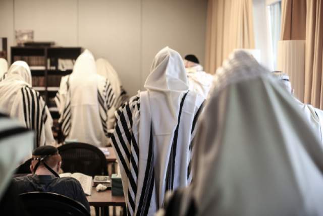 Среди молящихся в синагогах есть дежурные для оказания первой помощи. Фото: shutterstock (Фото: shutterstock)