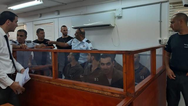 חברי וליית חמאס הנאשמים ברצח דביר שורק בבית המשפט (צילום: אלישע בן קימון)