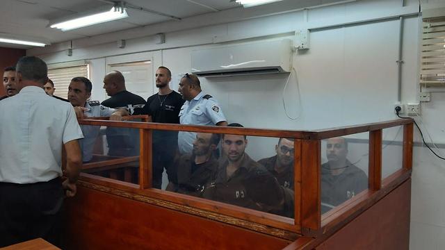 חברי וליית חמאס הנאשמים ברצח דביר שורק בבית המשפט (צילום: אלישע בן קימון)