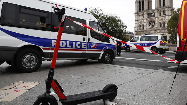 צרפת פריז אירוע דקירות ב מטה משטרת פריז 4 שוטרים נרצחו (צילום: EPA)