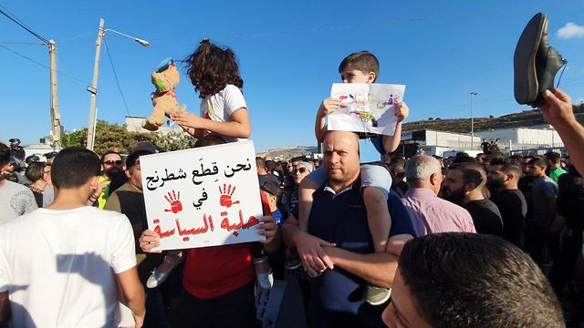 הפגנה נגד האלימות במגזר הערבי בכפר מג'ד אל כרום (צילום: גיל נחושתן)