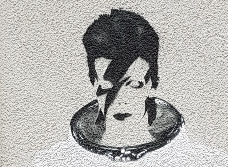 ציור הגרפיטי של מאראקולה: דיויוד בואי/זיגי סטארדאסט על הקיר (צילום: שימרי טוריס)